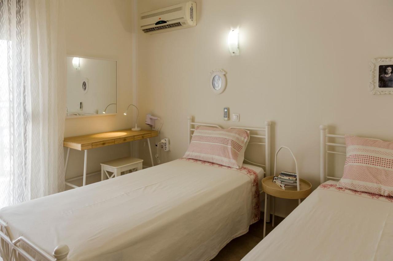 The Corner House At Gennadi Court Villa ภายนอก รูปภาพ